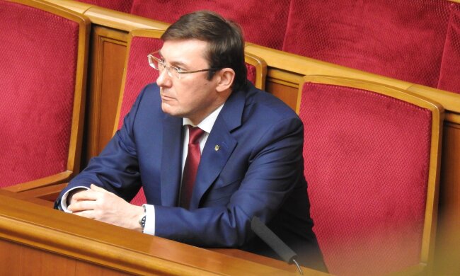Замена Луценко: депутат предложил Зеленскому себя на должность генпрокурора