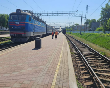 Приміський поїзд Укрзалізниці на станції, з 1 червня змінюється маршрут