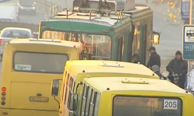 Проезд в маршрутках подорожает в трех городах. Фото: скриншот YouTube-видео
