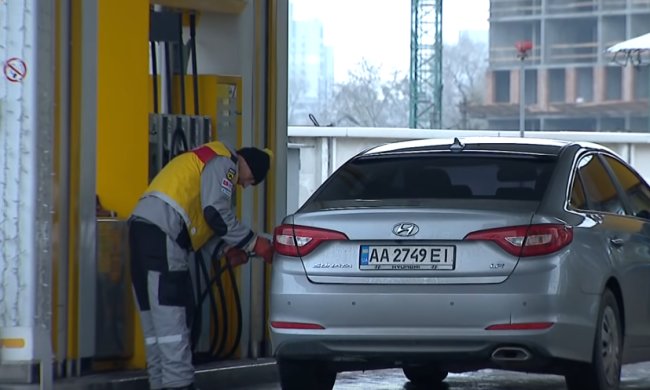 В Украине обрушились цены на топливо. Фото: youtube