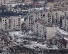 Разрушенные дома в Марьинке. Фото: скриншот YouTube-видео