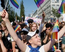 И это не шутка: в Киев направляется колонна ЛГБТ-военных. Такого еще не было
