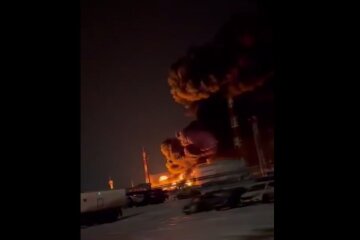 Огненная ночь на россии: дроны мощно вжарили по нефтебазе, начался масштабный пожар - эпичные кадры