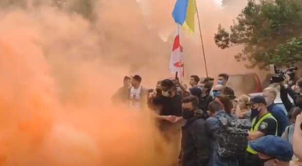 Акция под посольством Беларуси в Киеве. Фото: скриншот YouTube