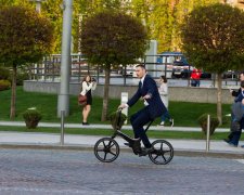 Кличко приехал на инаугурацию на велосипеде вместо Зеленского