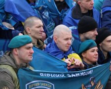 Сльози радості на очах: ​​додому повернулися 175 наших Героїв та 7 цивільних - кадри