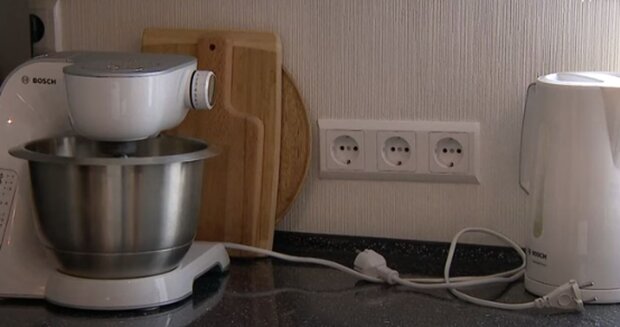 Это спасет ваше имущество и деньги: какие приборы обязательно нужно отключать во время отсутствия света