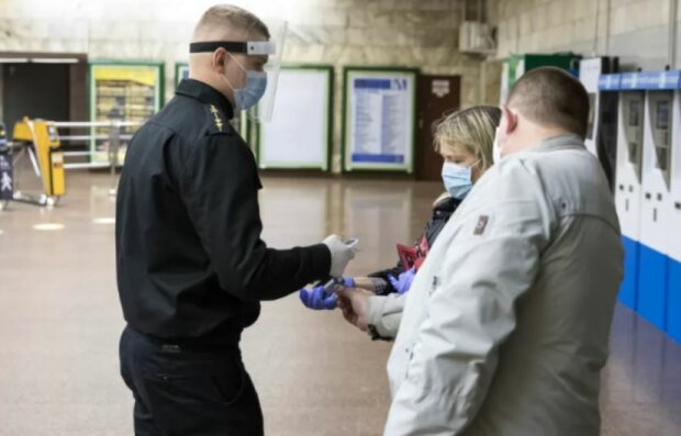 В метро просто так не попасть, придется иметь дело с полицией: в Киеве появились новые правила, подробности