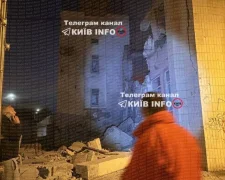 Пожежа в Києві після російської атаки: рятувальники ліквідовують займання