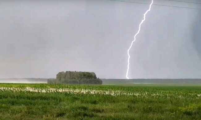 Гроза. Фото: скріншот YouTube-відео.