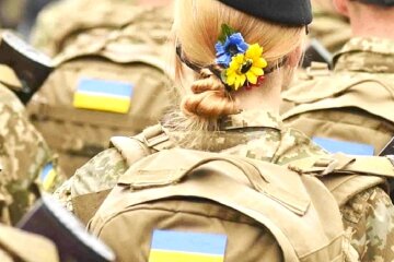 Число женщин в украинской армии увеличивается. Фото: Скриншот YouTube