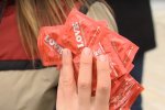 В России подскочил спрос на презервативы. Фото: скрин Факти