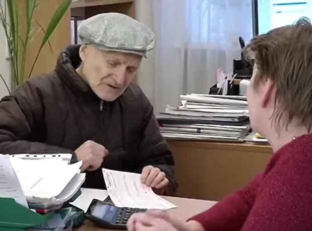 Пенсионер.  Фото: скриншот YouTube-видео
