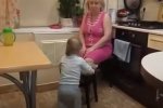 Бабушка и внук. Фото: скриншот YouTube