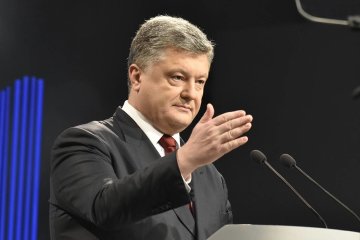 Порошенко довел до рыданий бедную женщину