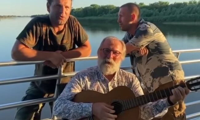 Федір Добронравов з синами.  Фото: скріншот YouTube-відео