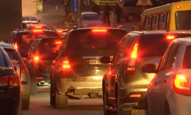 В Украине хотят увеличить штрафы за неправильную парковку. Фото: YouTube