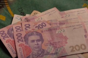 В Украине повысят зарплаты бюджетникам. Фото: YouTube, скрин