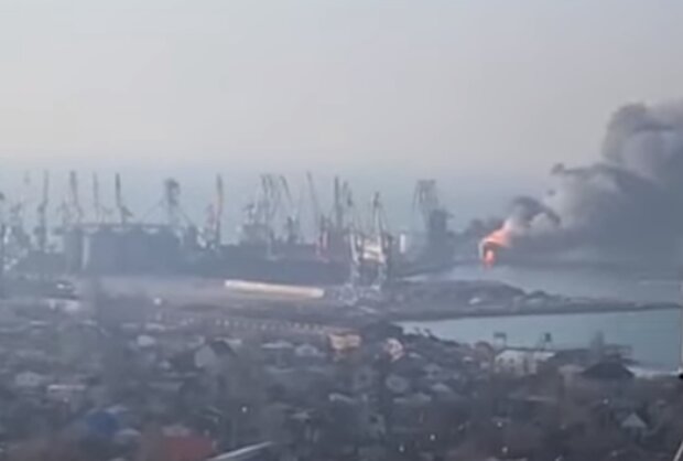 Горит корабль рф. Фото: скриншот YouTube-видео