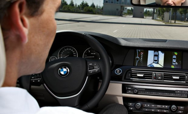 «Красивые номера»: Водитель дорогущего  BMW подколол евробляхеров. Фото