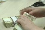 Объемы наличных операций в Украине сократились. Фото: скриншот Youtube-видео