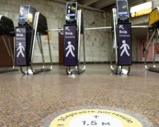 Пасажири в київському метро