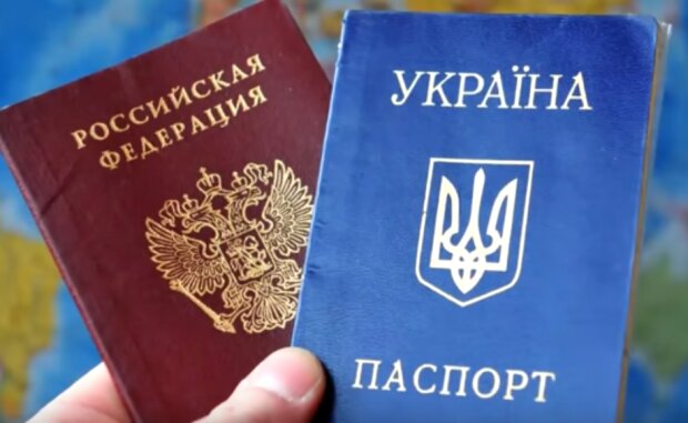 Крымчан начали штрафовать за украинские паспорта. Фото: youtube