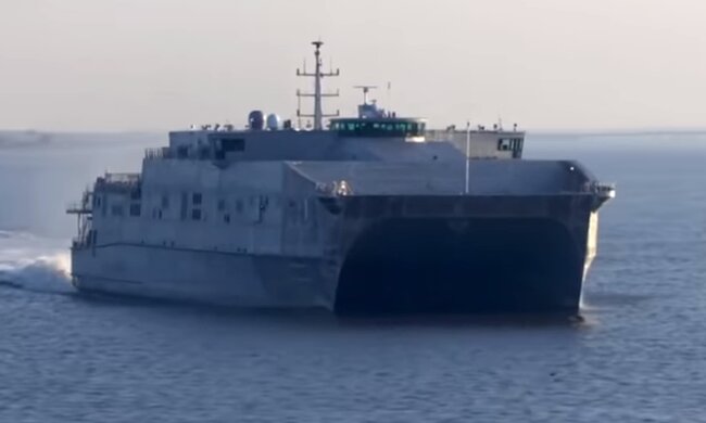Транспортний корабель. Фото: скріншот YouTube-відео