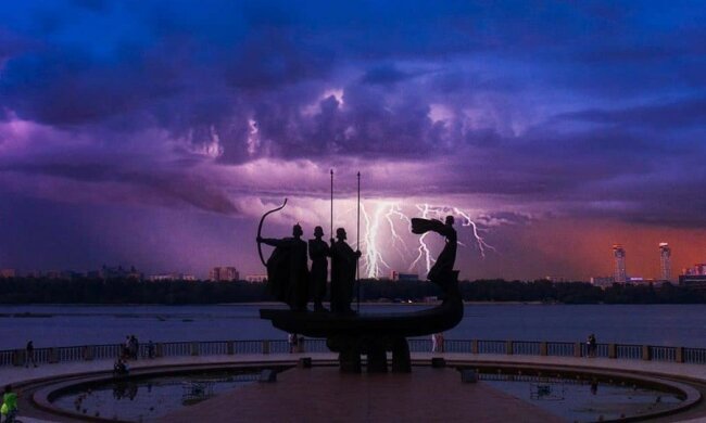 Гроза в Киеве. Фото: скриншот Instagram/Kievmap