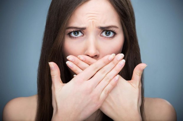 Почему дурно пахнет изо рта: причины и как избавиться от запаха