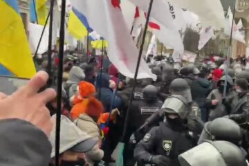Митинг под Радой. Фото: скриншот Facebook-видео