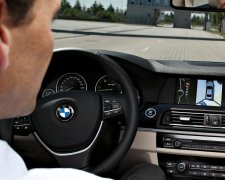 «Красивые номера»: Водитель дорогущего  BMW подколол евробляхеров. Фото