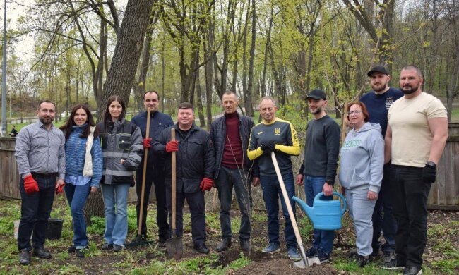 Шевченко єднає Україну: на Пріорці висадили дубову алею та провели велику толоку