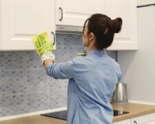 Кухня, прибирання, миття шаф. Фото: Telegram