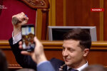 Зеленский подписал свой первый указ. Что он значит для простых граждан
