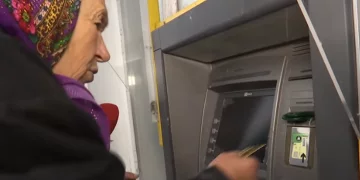 Пенсионерам могут урезать выплаты: в ПФУ назвали причину. Фото: скриншот Youtube