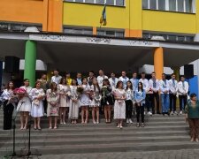 Останній дзвінок в українській школі 2022. Фото: скріншот YouTube-відео