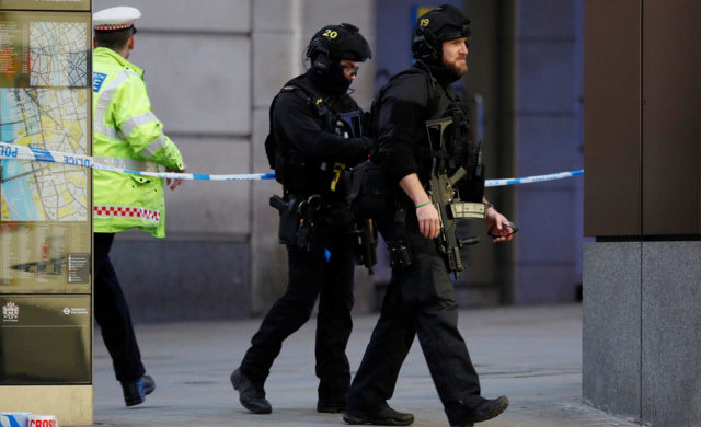 Теракт в Лондоне. Фото: REUTERS/Dylan Martinez, Peter Nicholls