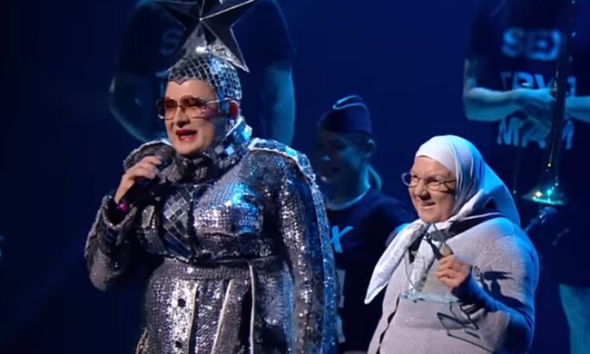 Верка Сердючка с мамой. Фото: скриншот YouTube-видео