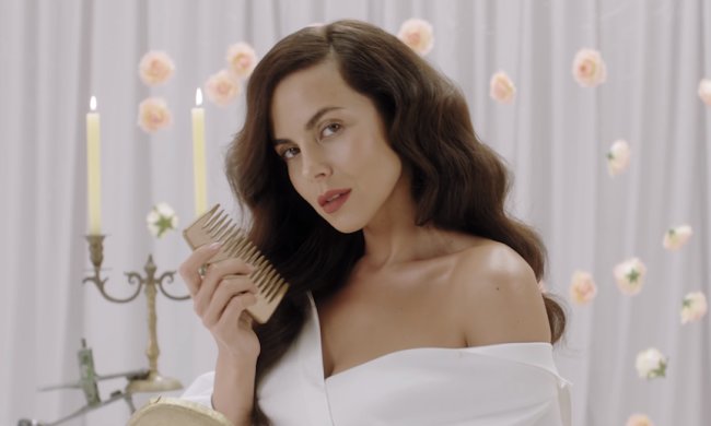 Настя Каменских, кадр из клипа NK - "Обіцяю"