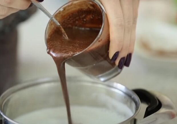 Приготування какао. Фото: YouTube, скрін