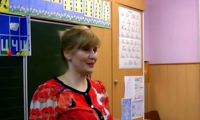 Учительница в школе, фото: youtube.com