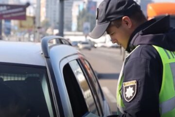 Патрульная полиция на дороге. Фото: скриншот YouTube-видео