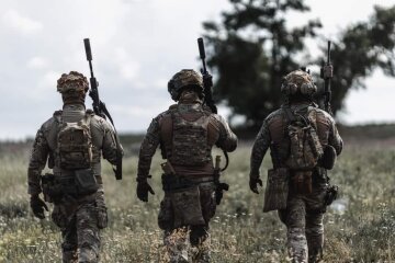 Украинцам рассказали, какие выплаты за "Контракт 18-24", зарплаты и премии