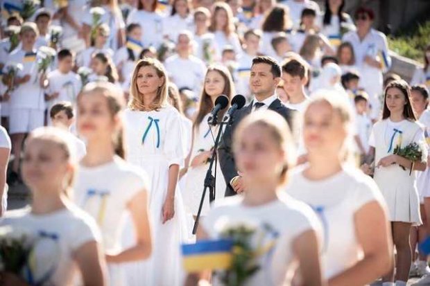 Легкость, тонкость и невинность: Изумительные образы первой леди в День независимости Украины завладели сердцами украинцев