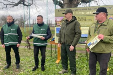 Держекоінспекція провела висадку дубів в рамках програми президента