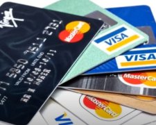 Mastercard и Visa хотят поднять комиссии на операции с картами. Фото: скриншот YouTube
