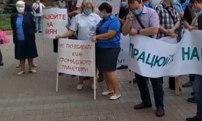 Киевские перевозчики не выдержали и пошли к Кличко: люди могут остаться без транспорта