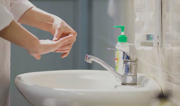 Мытье рук. Фото: YouTube