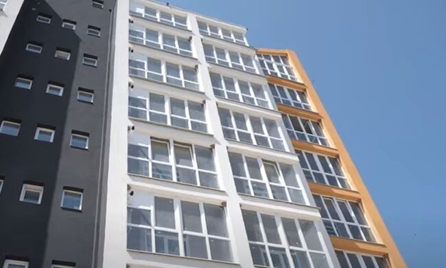 Многоквартирный дом. Фото: скриншот YouTube-видео